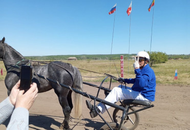 В БАЛАШОВСКОМ РАЙОНЕ ПРОШЛИ КОННЫЕ ЗАБЕГИ