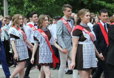 МИХАИЛ ЗАХАРОВ ОБРАТИЛСЯ К ВЫПУСКНИКАМ БАЛАШОВСКОГО РАЙОНА