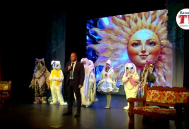 ГЛАВА БАЛАШОВСКОГО РАЙОНА МИХАИЛ ЗАХАРОВ ПОЗДРАВИЛ РЕБЯТ С НОВЫМ ГОДОМ