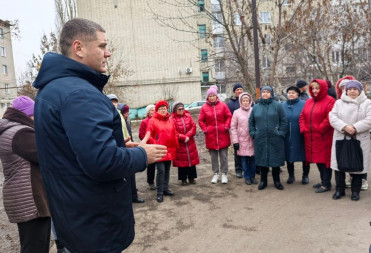 ДЕПУТАТ САРАТОВСКОЙ ОБЛАСТНОЙ ДУМЫ АЛЕКСЕЙ КОЛЬЦОВ ВСТРЕТИЛСЯ С ЖИТЕЛЯМИ МИКРОРАЙОНА “ПОЧТОВЫЙ”