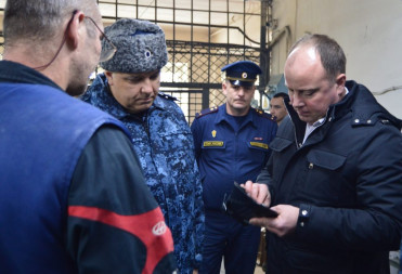 МИХАИЛУ ЗАХАРОВУ ПОКАЗАЛИ, ГДЕ В БАЛАШОВЕ ДЕЛАЮТ КАЧЕСТВЕННУЮ ОБУВЬ