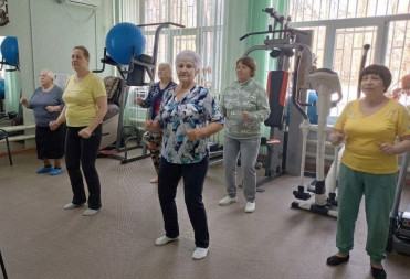 В БАЛАШОВСКОМ РАЙОНЕ ОРГАНИЗОВАНЫ ЗАНЯТИЯ ПО ЛЕЧЕБНОЙ ФИЗКУЛЬТУРЕ ДЛЯ ГРАЖДАН СТАРШЕГО ВОЗРАСТА