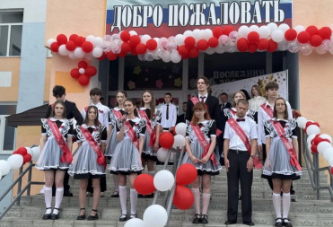 ГЛАВА БАЛАШОВСКОГО РАЙОНА ОЛЕГ ДУБОВЕНКО ПОЗДРАВИЛ ВЫПУСКНИКОВ С ПОСЛЕДНИМ ЗВОНКОМ