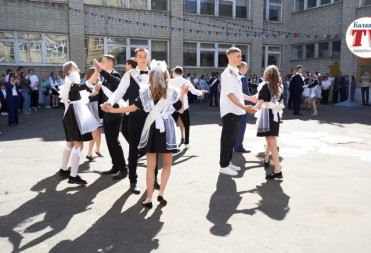 11 ЛЕТ ВМЕСТЕ: В БАЛАШОВЕ ПРОШЛИ ПОСЛЕДНИЕ ЗВОНКИ