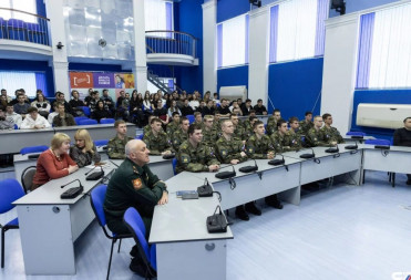 Военкор НТВ встретился с молодежью Саратова