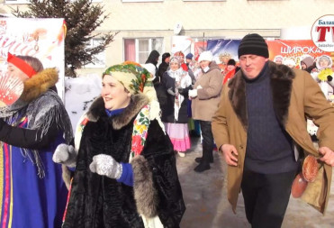В БАЛАШОВЕ УЖЕ ВОВСЮ ОТМЕЧАЮТ МАСЛЕНИЦУ