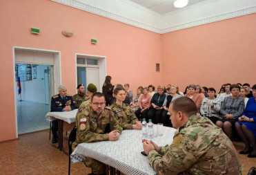 ПЕСНИ, С КОТОРЫМИ ПОБЕЖДАЛИ, ЗВУЧАЛИ В ПИНЕРОВСКОЙ ШКОЛЕ