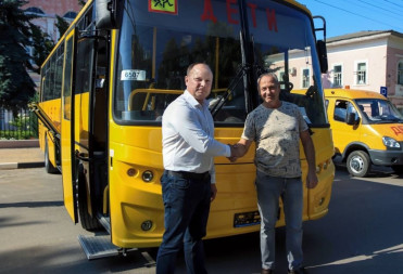 В ШКОЛЕ РЕПИНСКОГО МО ПОЯВИЛИСЬ ДВА НОВЫХ АВТОБУСА