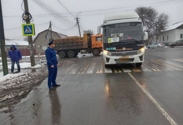 В ДТП ПОСТРАДАЛИ ЧЕТЫРЕ ЧЕЛОВЕКА