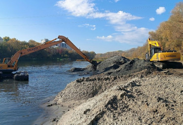 В БАЛАШОВСКОМ РАЙОНЕ ПРОДОЛЖАЕТСЯ РАСЧИСТКА РУСЛА ХОПРА