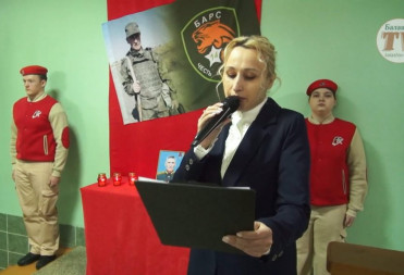 В БАЛАШОВЕ УВЕКОВЕЧИЛИ ПАМЯТЬ УЧАСТНИКА СПЕЦИАЛЬНОЙ ВОЕННОЙ ОПЕРАЦИИ ОЛЕГА ЦЫПЛУХИНА