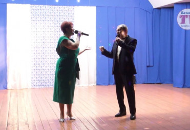 ПРАЗДНИЧНЫЙ КОНЦЕРТ ДЛЯ МИЛЫХ ДАМ В КЛУБЕ РАБОЧЕГО ГОРОДКА