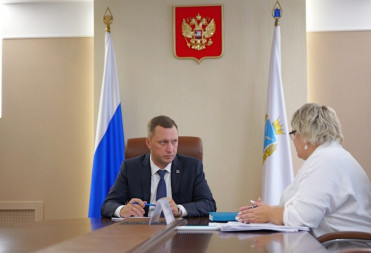 Формирование реестра недобросовестных поставщиков и вопросы по социально значимым направлениям обсудили губернатор Саратовской области Роман Бусаргин и руководитель Управления Федеральной антимонопольной службы по региону Елена Рысева