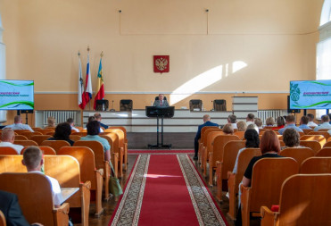 В АДМИНИСТРАЦИИ БАЛАШОВСКОГО РАЙОНА ОТМЕТИЛИ ЗАСЛУГИ ЗЕМЛЯКОВ