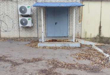 БАЛАШОВЦЫ ВОЗМУЩЕНЫ СОСТОЯНИЕМ ТЕРРИТОРИИ ОКОЛО БЫВШЕГО МАГАЗИНА «ГРОЗДЬ»