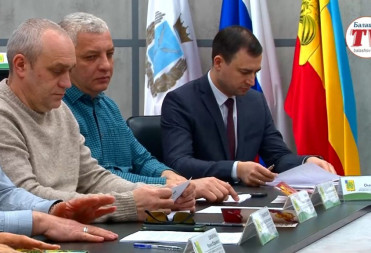 РАЙОННЫЕ ДЕПУТАТЫ РАССМОТРЕЛИ ПОВЕСТКУ 118 ВНЕОЧЕРЕДНОГО ЗАСЕДАНИЯ