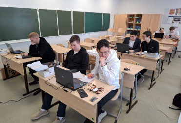 Школьники Саратовской области сразились в управлении дронами