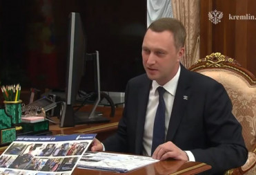 Владимир Путин встретился с губернатором Саратовской области Романом Бусаргиным