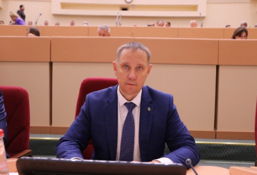 ДЕПУТАТ СЕРГЕЙ ГЛАДКОВ РАССКАЗАЛ О РЕШЕНИИ ПО ЛИШЕНИЮ СУДИМЫХ ЭКС-ЧИНОВНИКОВ САРАТОВА ДОПЛАТ К ПЕНСИИ