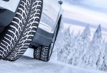 АВТОМОБИЛИСТОВ ОШТРАФУЮТ ЗА ЛЕТНЮЮ РЕЗИНУ НА МАШИНАХ