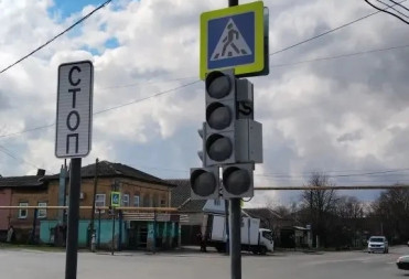 СЕГОДНЯ ВЕЧЕРОМ НА УРИЦКОГО БУДУТ ТЕСТИРОВАТЬ НОВЫЙ СВЕТОФОР