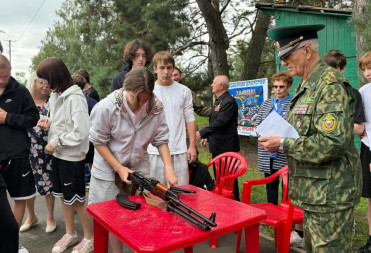 В ДЕТСКИХ ЛАГЕРЯХ БАЛАШОВСКОГО РАЙОНА ПРОШЕЛ ДЕНЬ ПАТРИОТИЗМА И ПУТЕШЕСТВИЙ