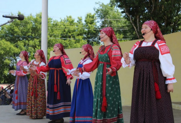 В Балашове прошел открытый региональный фестиваль православного фольклорного творчества «Троице Святая, Слава Тебе!»