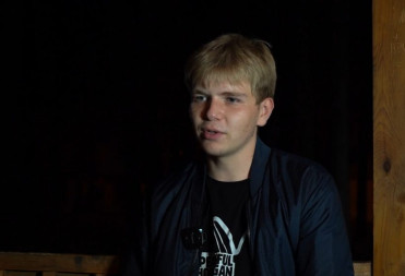 БЕСЕДКА ОТКРОВЕНИЙ: ИСКРЕННОСТЬ, СМЕХ И ЛАГЕРЬ “КОЛОС” В КАДРЕ