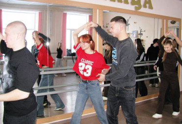 БАЛАШОВСКАЯ МОЛОДЕЖЬ ГОТОВИТСЯ К СРЕТЕНСКОМУ БАЛУ