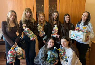 БАЛАШОВСКИЕ СТУДЕНТЫ СОБИРАЮТ ПЛАСТИКОВЫЕ КРЫШКИ