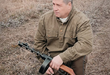 В РЕПНОЙ ВЕРШИНЕ БАЛАШОВСКОГО РАЙОНА ИДУТ КИНОШНЫЕ БОИ