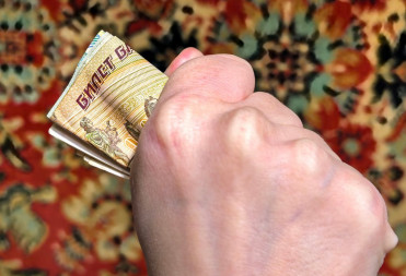 НЕТРЕЗВАЯ АНАСТАСИЯ ОБВОРОВАЛА ПЕНСИОНЕРА