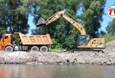 В БАЛАШОВЕ ПОЛНЫМ ХОДОМ ИДЕТ РАСЧИСТКА РУСЛА ХОПРА