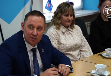 ДЕПУТАТ ГОСУДАРСТВЕННОЙ ДУМЫ РФ СЕРГЕЙ ГЛАДКОВ ВСТРЕТИЛСЯ С БАЛАШОВСКИМИ ПЕДАГОГАМИ