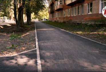 В РАБОЧЕМ ГОРОДКЕ ТРОТУАРЫ К СОЦИАЛЬНЫМ УЧРЕЖДЕНИЯМ ПОЛНОСТЬЮ ОТРЕМОНТИРОВАНЫ