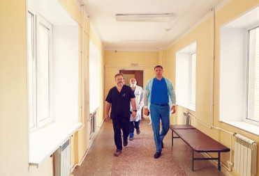 Депутат областной Думы Алексей Кольцов посетил Балашовский роддом