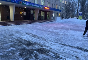 Территории лечебных и социозащитных учреждений оперативно расчищаются от снега