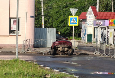 НА ПЕРВОМ ПЯТАЧКЕ КПТ АВТОМОБИЛЬ УШЕЛ ПОД ЗЕМЛЮ