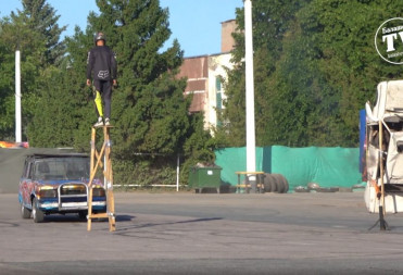 НА ПАРКОВОЧНОЙ ПЛОЩАДИ У «ПАССАЖА» ПОСТРАДАЛА «ШЕСТЕРКА». АВТО ВОССТАНОВЛЕНИЮ НЕ ПОДЛЕЖИТ