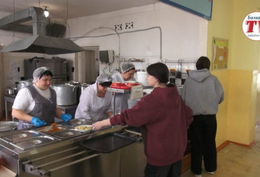 ЖЕНЩИНЫ…ОНИ ТАКИЕ РАЗНЫЕ…И БОРЩ ПРИГОТОВЯТ, И СДЕЛАЮТ ЖИЗНЬ СЛАДКОЙ