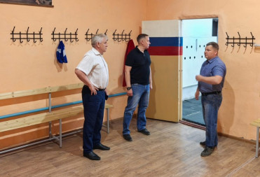 В РОМАНОВКЕ ПО РЕГИОНАЛЬНОЙ ПРОГРАММЕ «ЕДИНОЙ РОССИИ» ПРОВЕДЕН РЕМОНТ В СПОРТИВНОЙ ШКОЛЕ