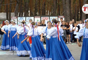 ВНОВЬ ПРИЕХАЛИ: СЪЁМОЧНАЯ ГРУППА БАЛТВ ПРОНИКЛА НА ОТКРЫТИЕ 2й СМЕНЫ В КОЛОС