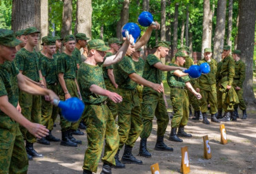 Саратовские гвардейцы стали победителями в соревнованиях по гиревому спорту