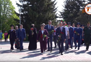 БАЛАШОВЦЫ ВОЗЛОЖИЛИ ЦВЕТЫ К МОНУМЕНТУ СЛАВЫ