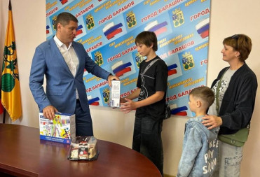 АЛЕКСЕЙ КОЛЬЦОВ ПРОДОЛЖАЕТ УЧАСТВОВАТЬ В АКЦИИ «СОБЕРИ РЕБЕНКА В ШКОЛУ»