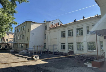 В БЫВШЕЙ ШКОЛЕ НОМЕР 6 (ВТОРОЙ КОРПУС ГИМНАЗИИ ГАРНАЕВА) НАЧАЛСЯ КАПИТАЛЬНЫЙ РЕМОНТ