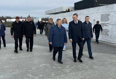 В ПАРКЕ ПОКОРИТЕЛЕЙ КОСМОСА СЕГОДНЯ НАСТОЯЩИЙ ПРАЗДНИК