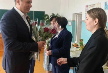 АЛЕКСЕЙ КОЛЬЦОВ ПОЗДРАВИЛ ПЕДАГОГОВ