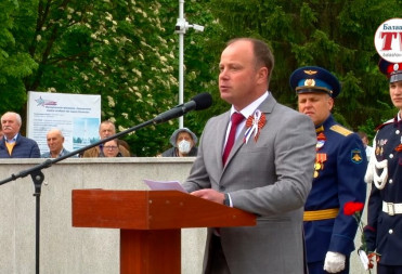 ТОРЖЕСТВЕННЫЙ МИТИНГ У МОНУМЕНТА СЛАВЫ