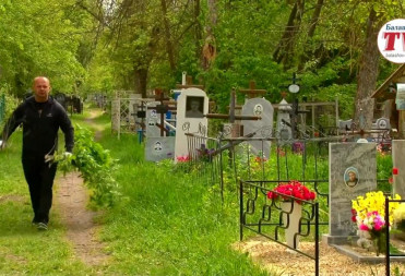 НА БАЛАШОВСКОМ ГОРОДСКОМ КЛАДБИЩЕ СОСТОЯЛСЯ СУББОТНИК